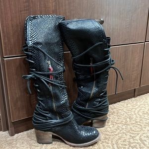 Freebird Boots Coal - Black Snake size 8
